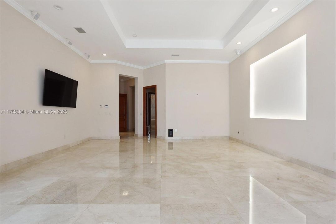 For Sale: $5,890,000 (7 beds, 8 baths, 9912 Square Feet)