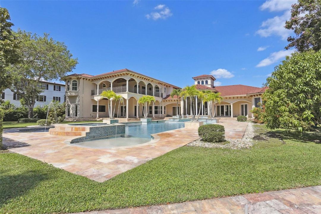 For Sale: $5,890,000 (7 beds, 8 baths, 9912 Square Feet)