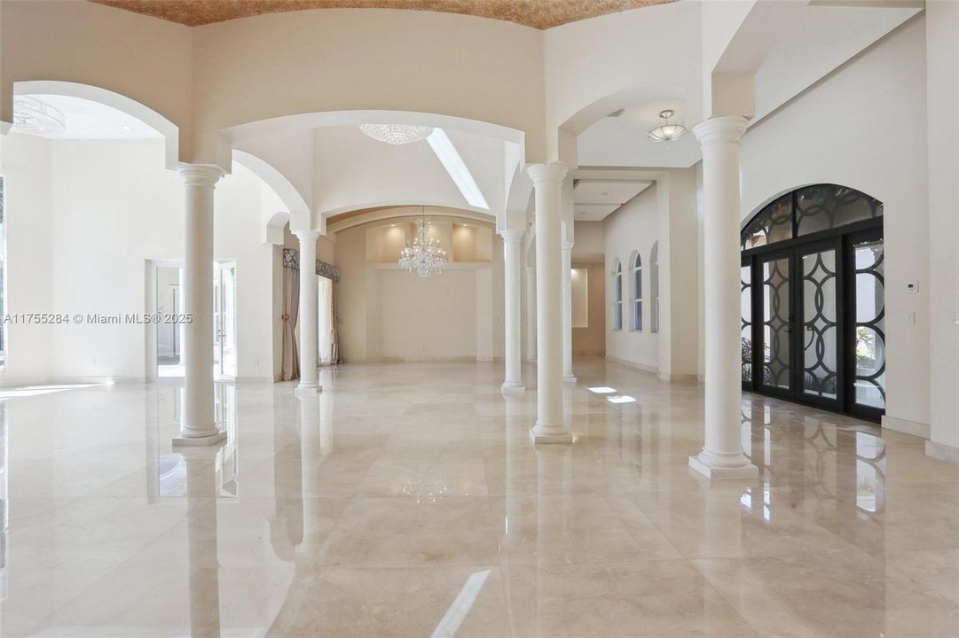 For Sale: $5,890,000 (7 beds, 8 baths, 9912 Square Feet)