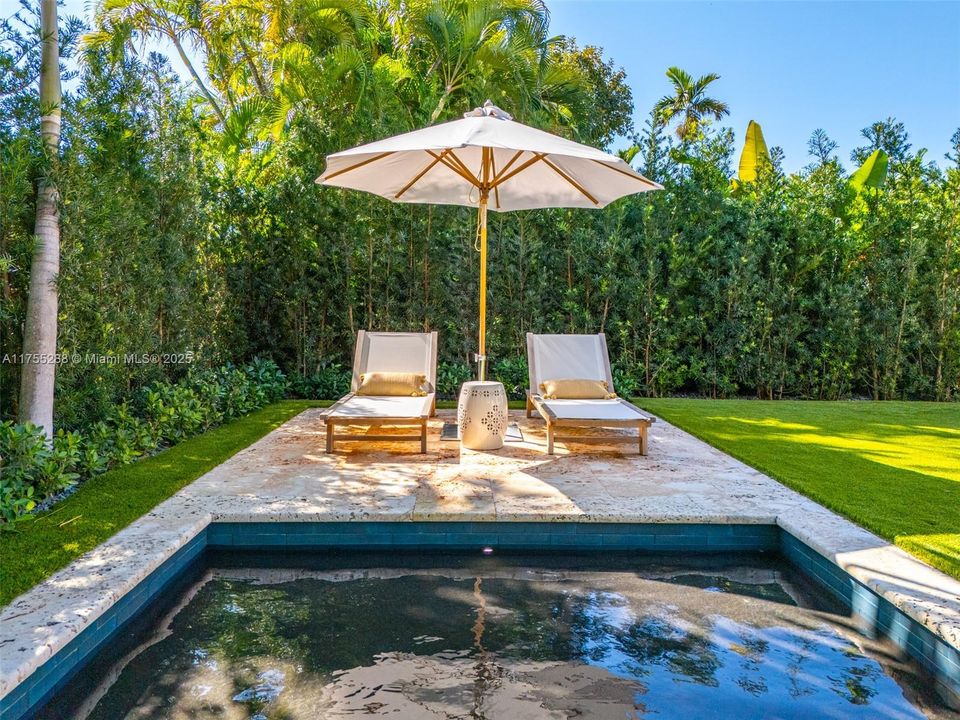 最近售出: $2,799,000 (3 贝兹, 3 浴室, 2681 平方英尺)