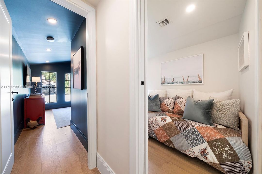 最近售出: $2,799,000 (3 贝兹, 3 浴室, 2681 平方英尺)