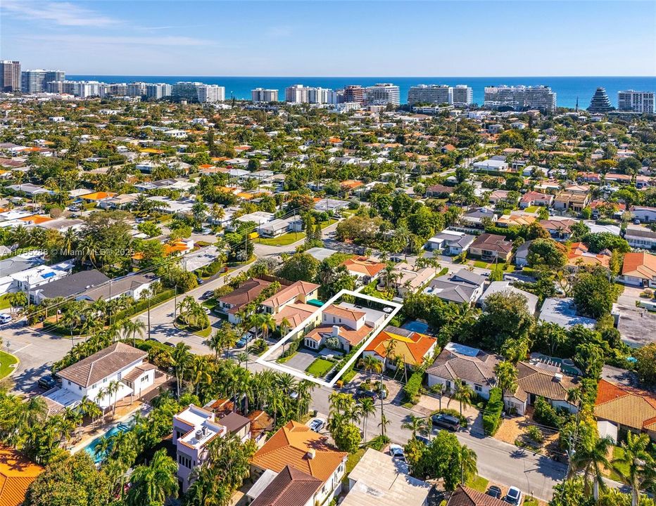 最近售出: $2,799,000 (3 贝兹, 3 浴室, 2681 平方英尺)