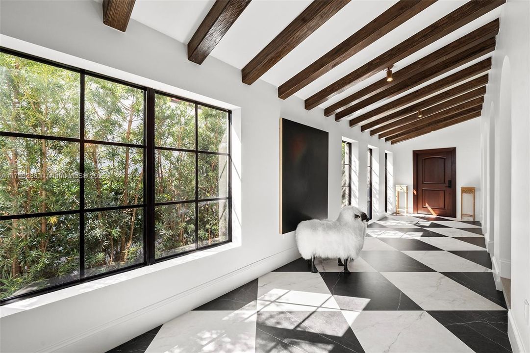 最近售出: $2,799,000 (3 贝兹, 3 浴室, 2681 平方英尺)