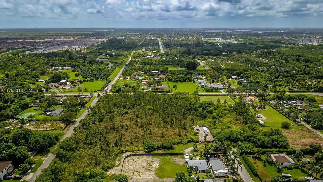 Под контрактом: $1,499,000 (1.77 acres)