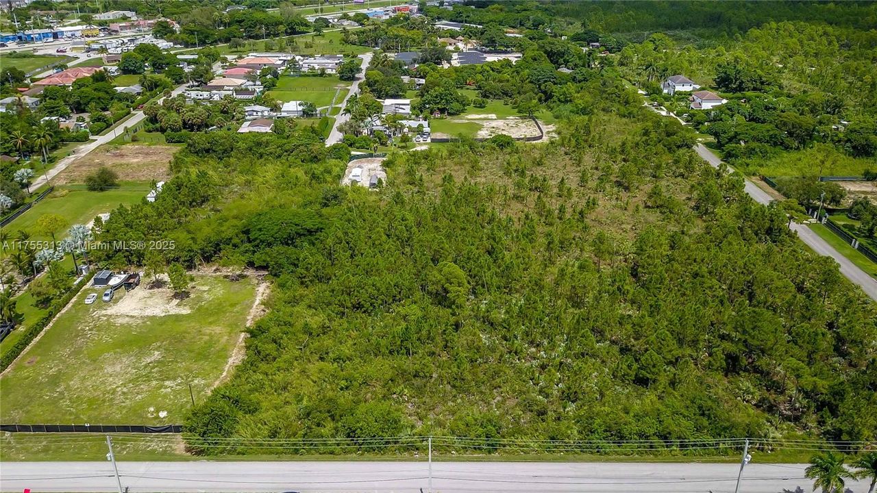 Под контрактом: $1,499,000 (1.77 acres)