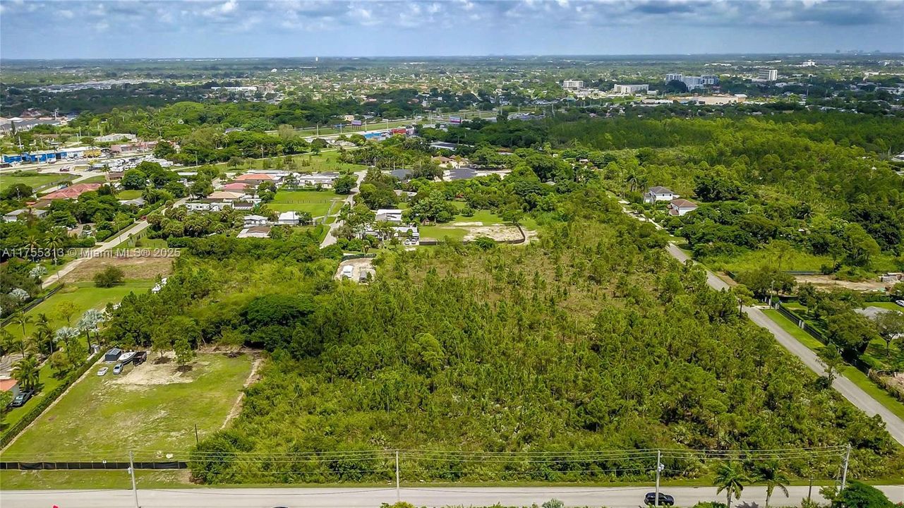 Под контрактом: $1,499,000 (1.77 acres)