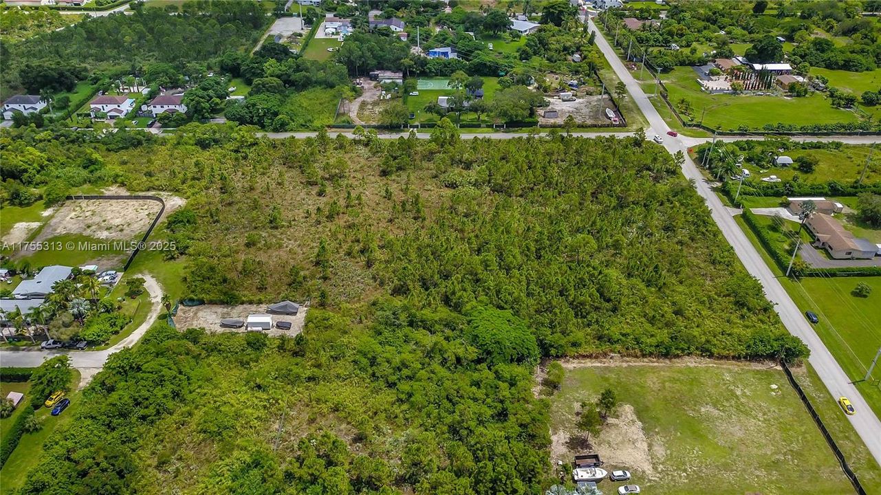 Под контрактом: $1,499,000 (1.77 acres)