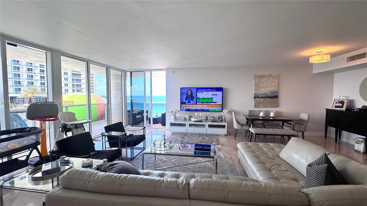 Vendido Recientemente: $1,075,000 (2 camas, 2 baños, 1782 Pies cuadrados)