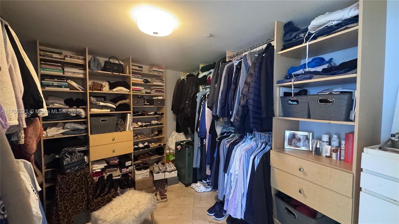 Vendido Recientemente: $1,075,000 (2 camas, 2 baños, 1782 Pies cuadrados)