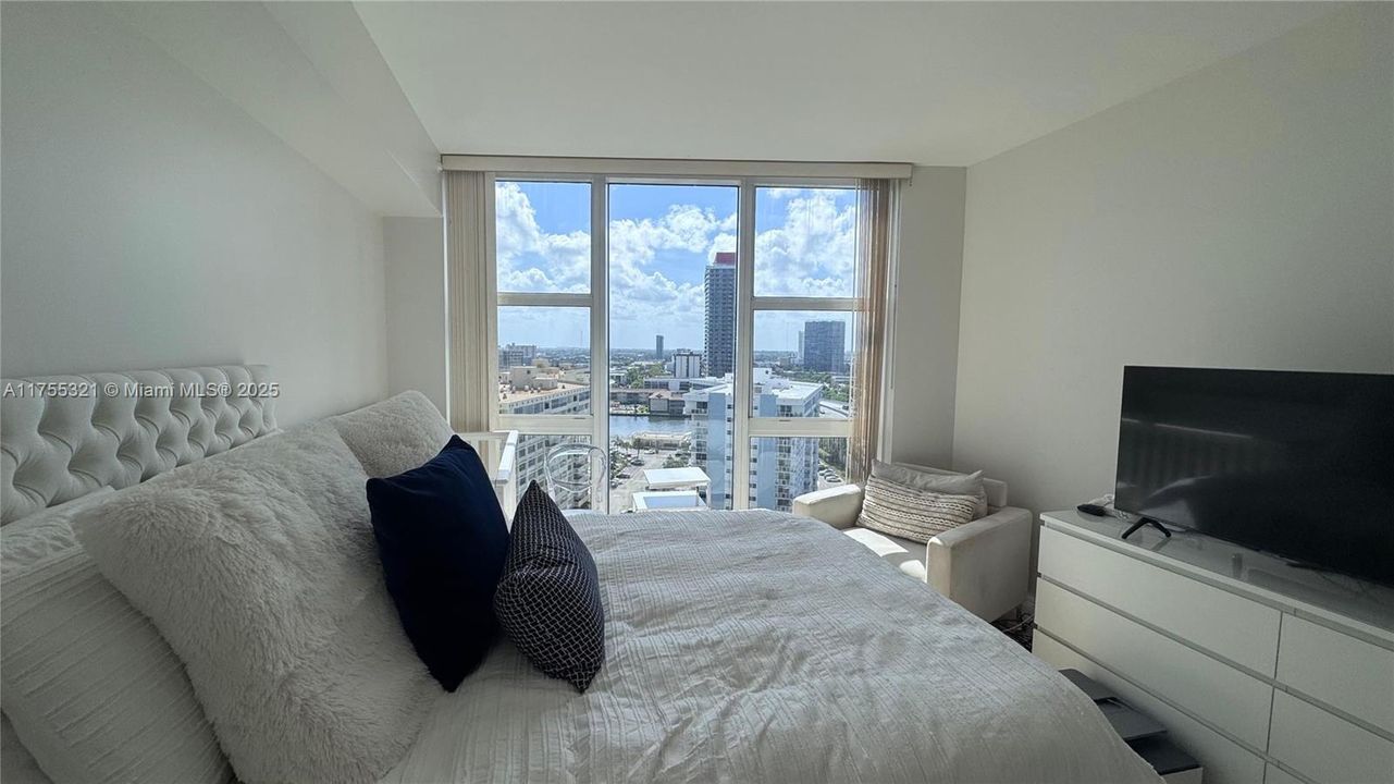 Vendido Recientemente: $1,075,000 (2 camas, 2 baños, 1782 Pies cuadrados)