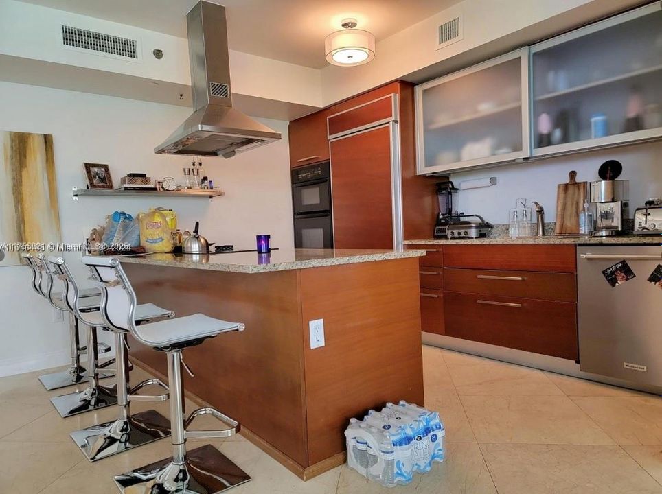 Vendido Recientemente: $1,075,000 (2 camas, 2 baños, 1782 Pies cuadrados)