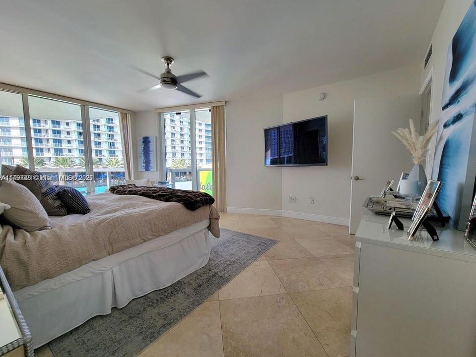 Vendido Recientemente: $1,075,000 (2 camas, 2 baños, 1782 Pies cuadrados)