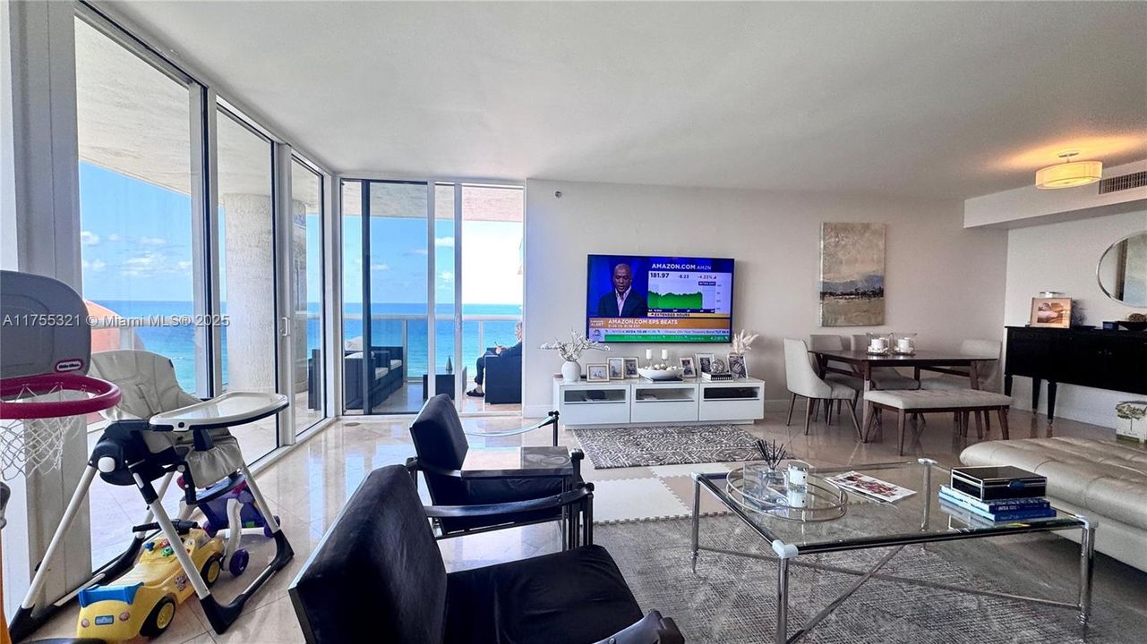 Vendido Recientemente: $1,075,000 (2 camas, 2 baños, 1782 Pies cuadrados)