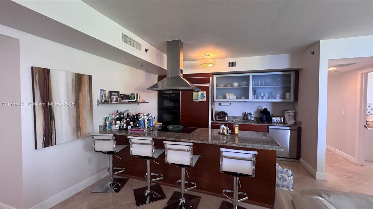 Vendido Recientemente: $1,075,000 (2 camas, 2 baños, 1782 Pies cuadrados)