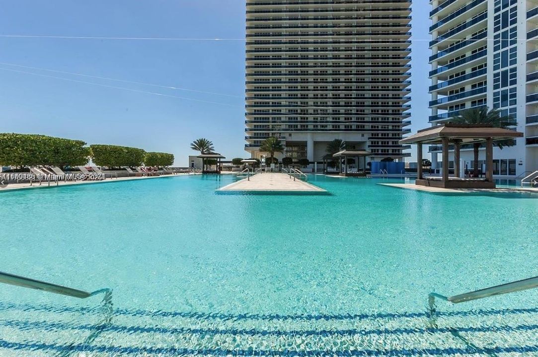 Vendido Recientemente: $1,075,000 (2 camas, 2 baños, 1782 Pies cuadrados)