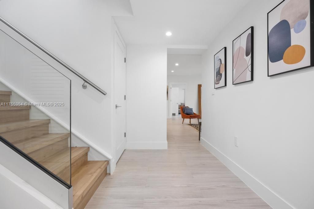 Vendido Recientemente: $3,554,000 (5 camas, 5 baños, 3381 Pies cuadrados)