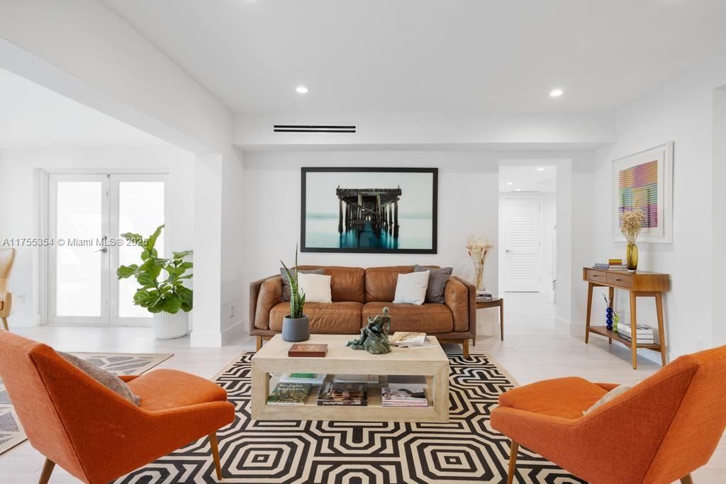 Vendido Recientemente: $3,554,000 (5 camas, 5 baños, 3381 Pies cuadrados)