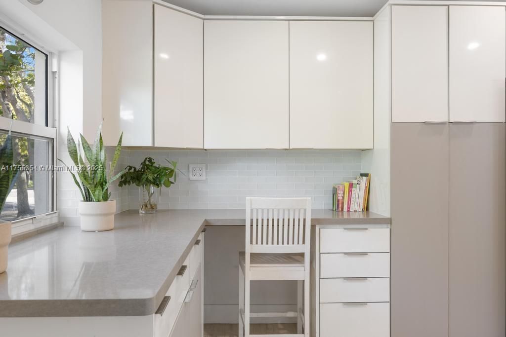 Vendido Recientemente: $3,554,000 (5 camas, 5 baños, 3381 Pies cuadrados)