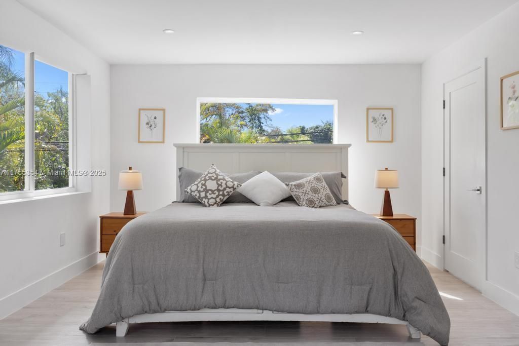 Vendido Recientemente: $3,554,000 (5 camas, 5 baños, 3381 Pies cuadrados)