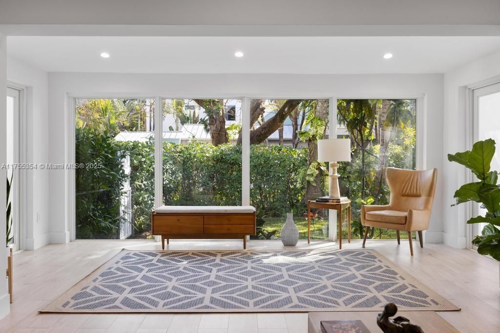 Vendido Recientemente: $3,554,000 (5 camas, 5 baños, 3381 Pies cuadrados)