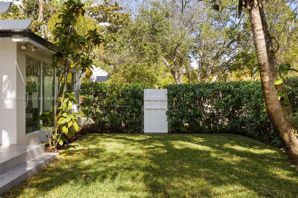 Vendido Recientemente: $3,554,000 (5 camas, 5 baños, 3381 Pies cuadrados)