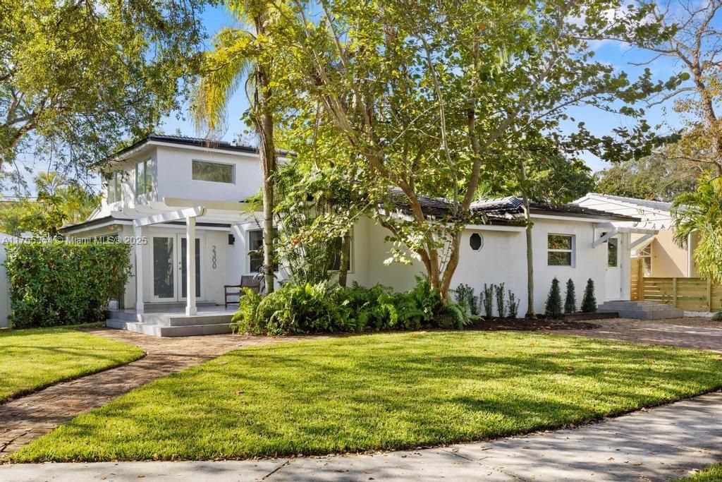 Vendido Recientemente: $3,554,000 (5 camas, 5 baños, 3381 Pies cuadrados)