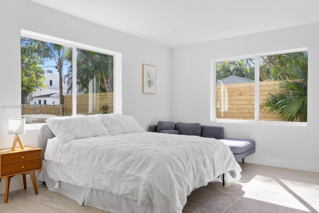 Vendido Recientemente: $3,554,000 (5 camas, 5 baños, 3381 Pies cuadrados)