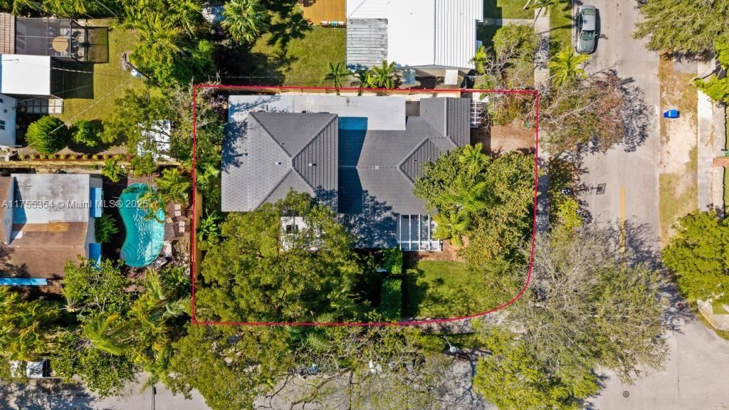 Vendido Recientemente: $3,554,000 (5 camas, 5 baños, 3381 Pies cuadrados)