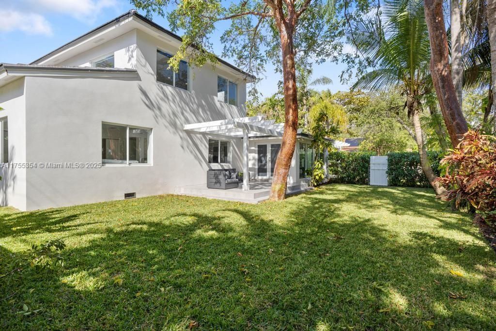 Vendido Recientemente: $3,554,000 (5 camas, 5 baños, 3381 Pies cuadrados)