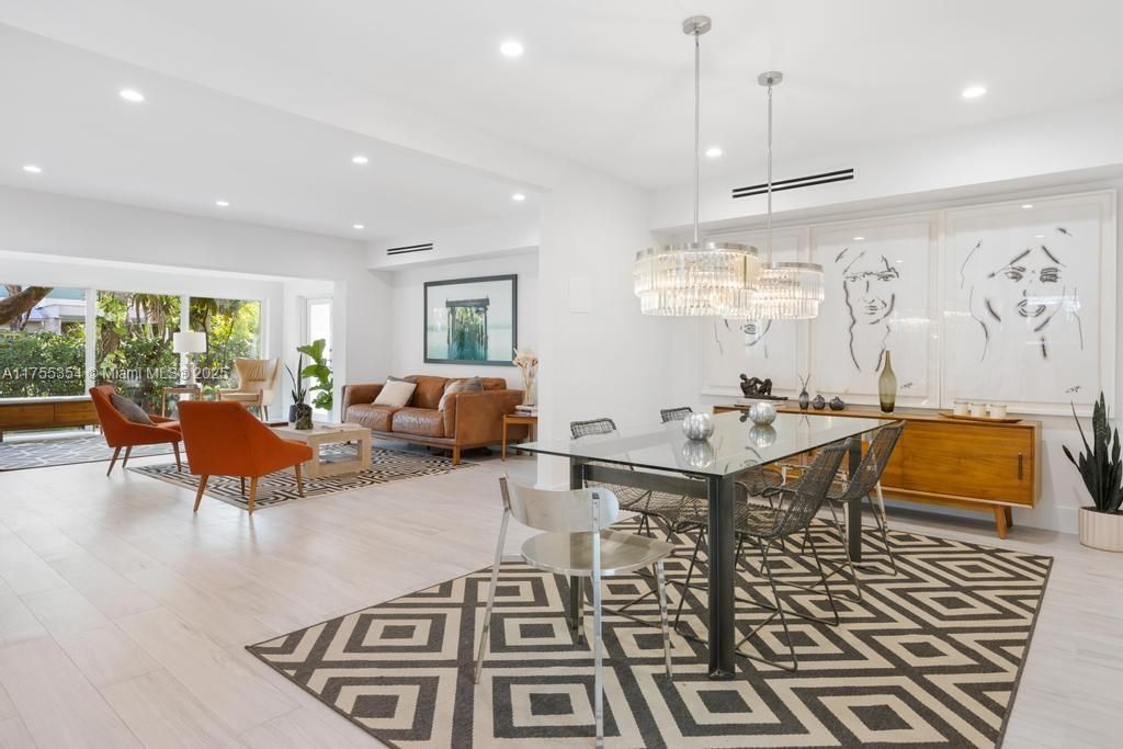 Vendido Recientemente: $3,554,000 (5 camas, 5 baños, 3381 Pies cuadrados)