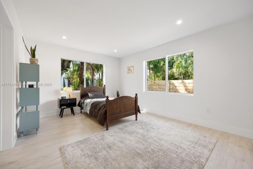 Vendido Recientemente: $3,554,000 (5 camas, 5 baños, 3381 Pies cuadrados)