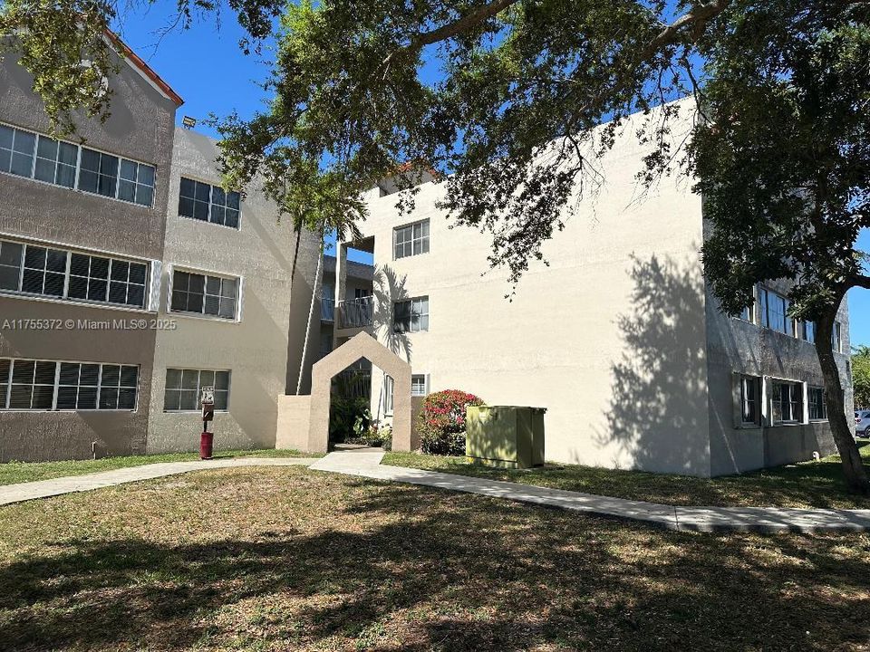 Recently Rented: $2,850 (3 beds, 2 baths, 1255 Square Feet)