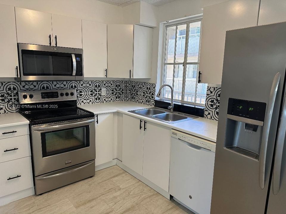 Recently Rented: $2,850 (3 beds, 2 baths, 1255 Square Feet)