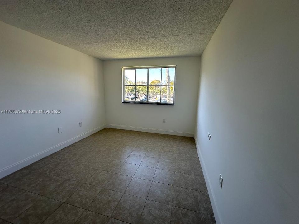 Recently Rented: $2,850 (3 beds, 2 baths, 1255 Square Feet)