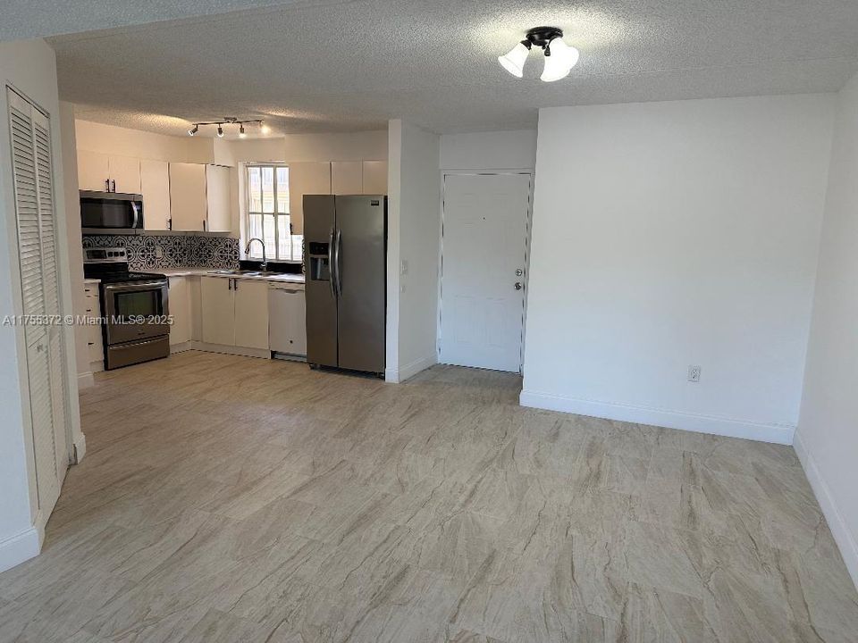 Recently Rented: $2,850 (3 beds, 2 baths, 1255 Square Feet)