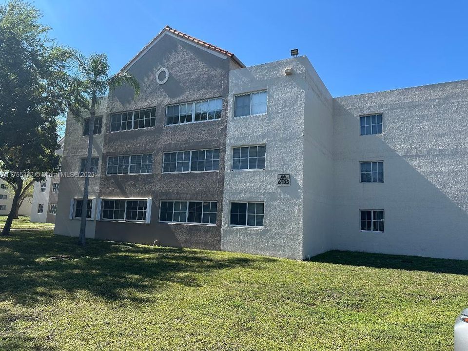 Recently Rented: $2,850 (3 beds, 2 baths, 1255 Square Feet)