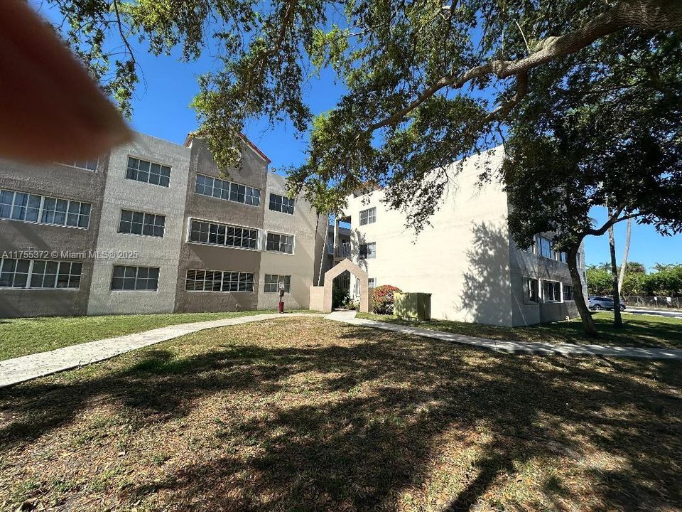 Recently Rented: $2,850 (3 beds, 2 baths, 1255 Square Feet)