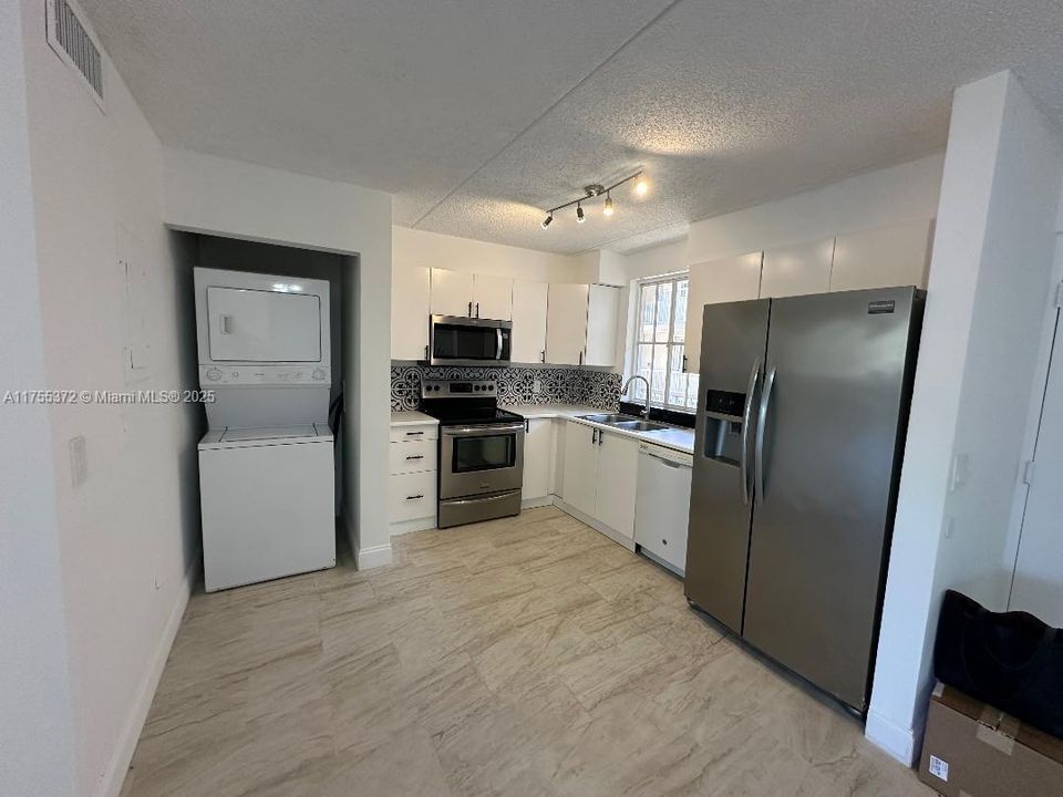 Recently Rented: $2,850 (3 beds, 2 baths, 1255 Square Feet)