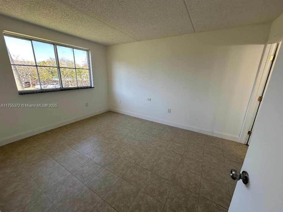 Recently Rented: $2,850 (3 beds, 2 baths, 1255 Square Feet)