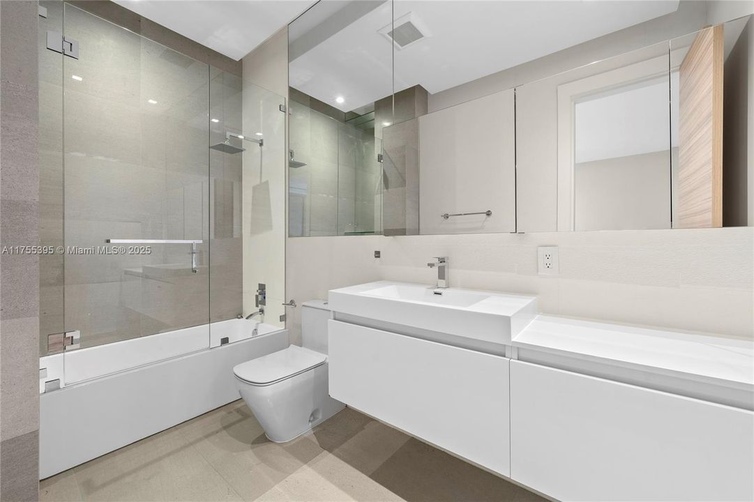 Recently Sold: $7,250,000 (6 beds, 6 baths, 5492 Square Feet)