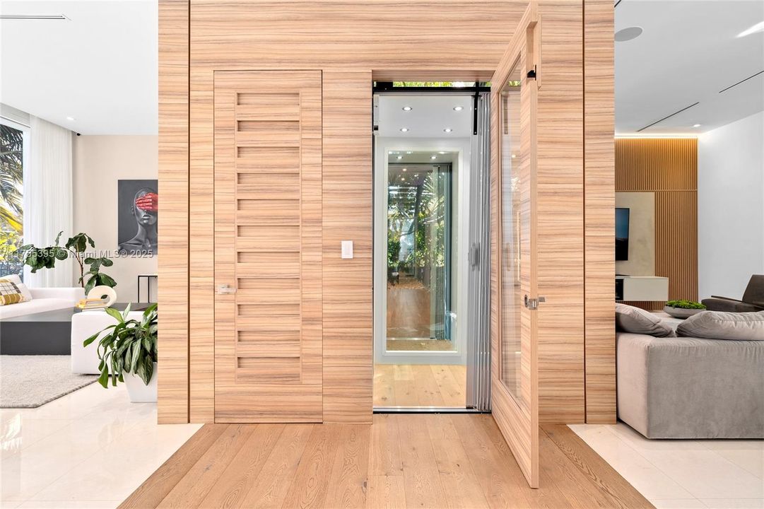 Recently Sold: $7,250,000 (6 beds, 6 baths, 5492 Square Feet)