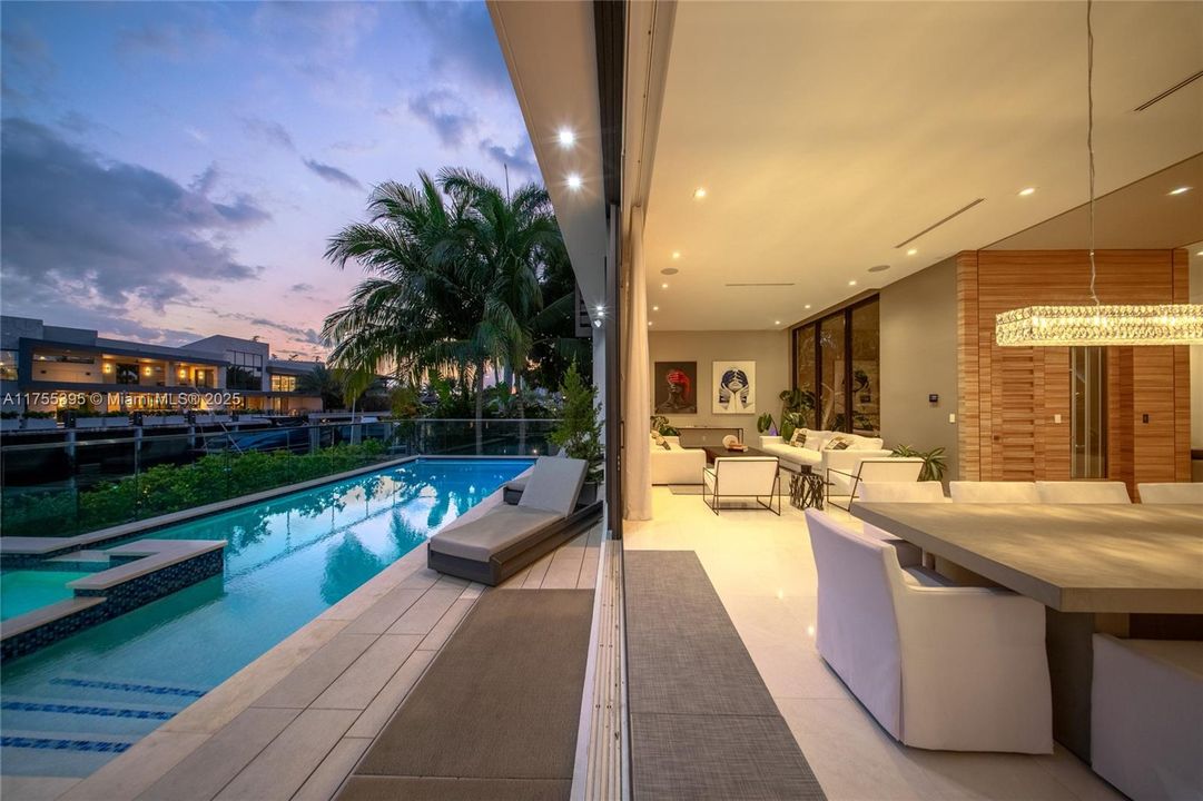 Recently Sold: $7,250,000 (6 beds, 6 baths, 5492 Square Feet)