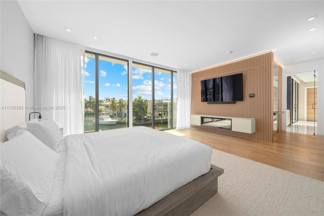 Recently Sold: $7,250,000 (6 beds, 6 baths, 5492 Square Feet)