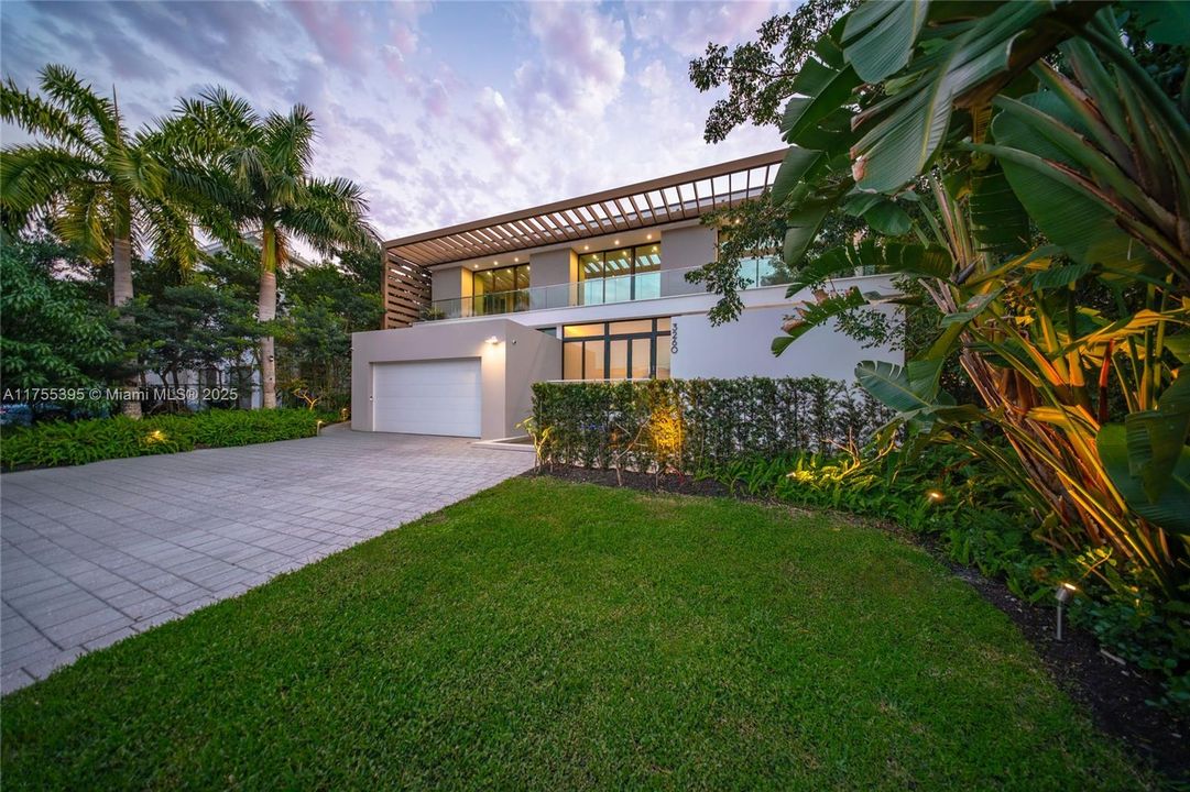 Recently Sold: $7,250,000 (6 beds, 6 baths, 5492 Square Feet)