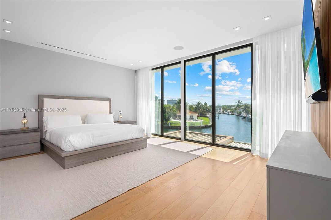 Recently Sold: $7,250,000 (6 beds, 6 baths, 5492 Square Feet)