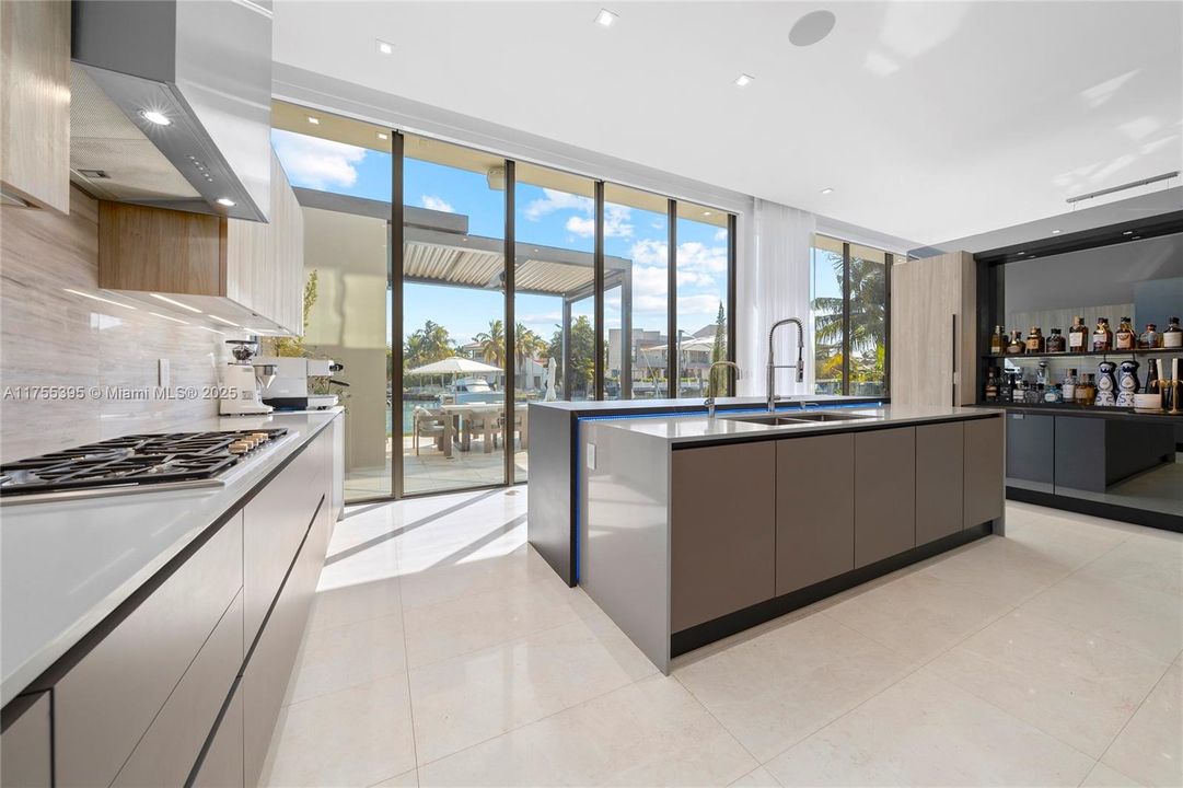 Recently Sold: $7,250,000 (6 beds, 6 baths, 5492 Square Feet)