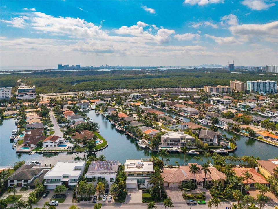 Recently Sold: $7,250,000 (6 beds, 6 baths, 5492 Square Feet)