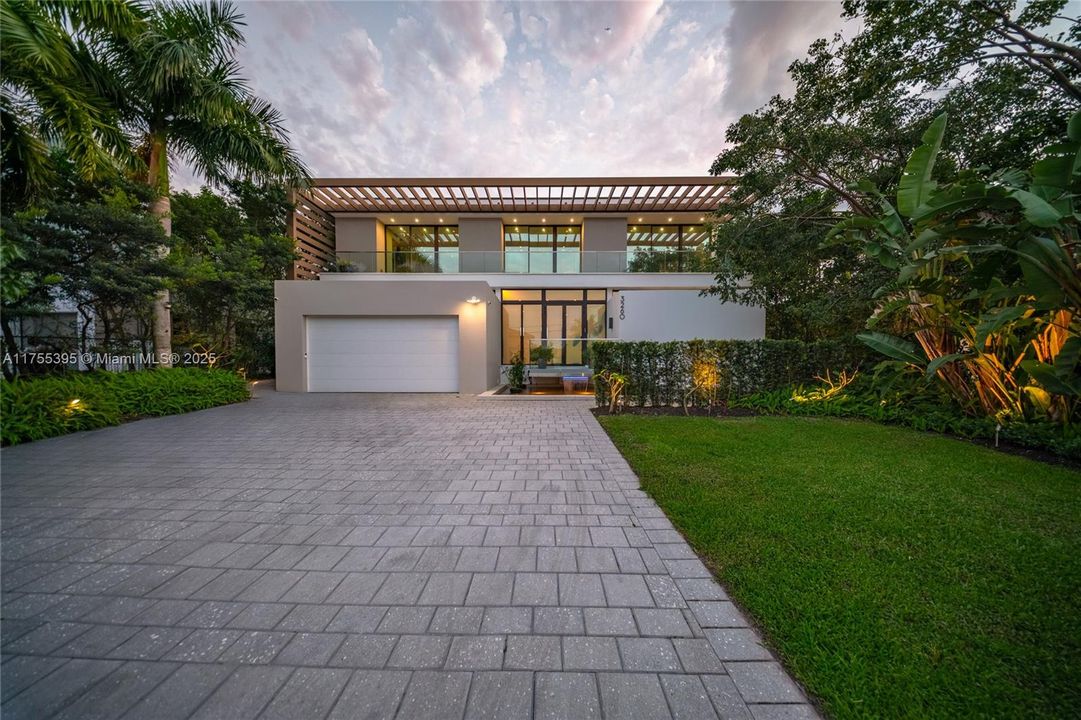 Recently Sold: $7,250,000 (6 beds, 6 baths, 5492 Square Feet)