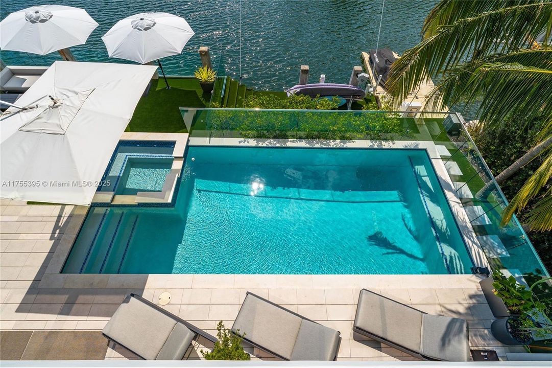 Recently Sold: $7,250,000 (6 beds, 6 baths, 5492 Square Feet)