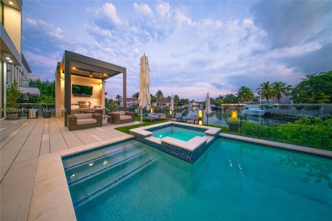 Recently Sold: $7,250,000 (6 beds, 6 baths, 5492 Square Feet)